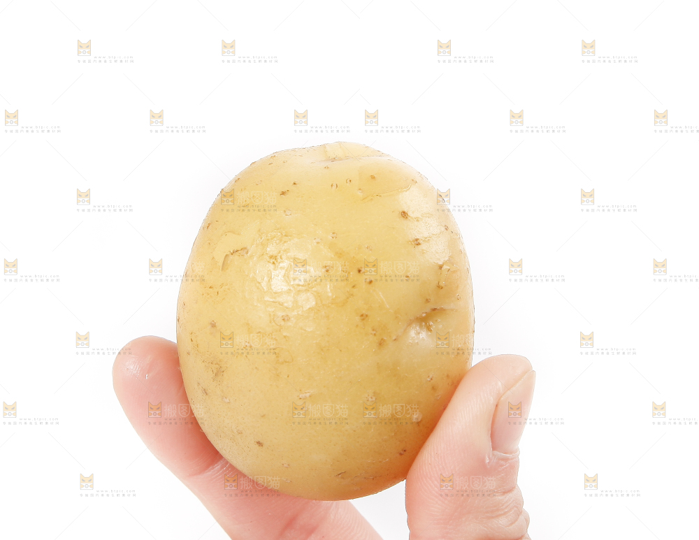 手里拿着土豆