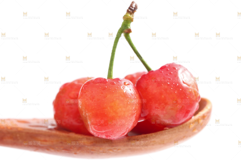 勺子里装着水晶樱桃