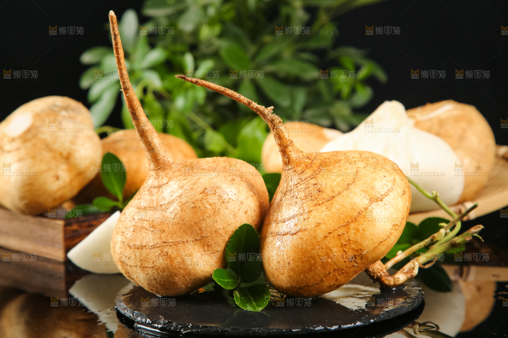 黑石板上的白凉薯
