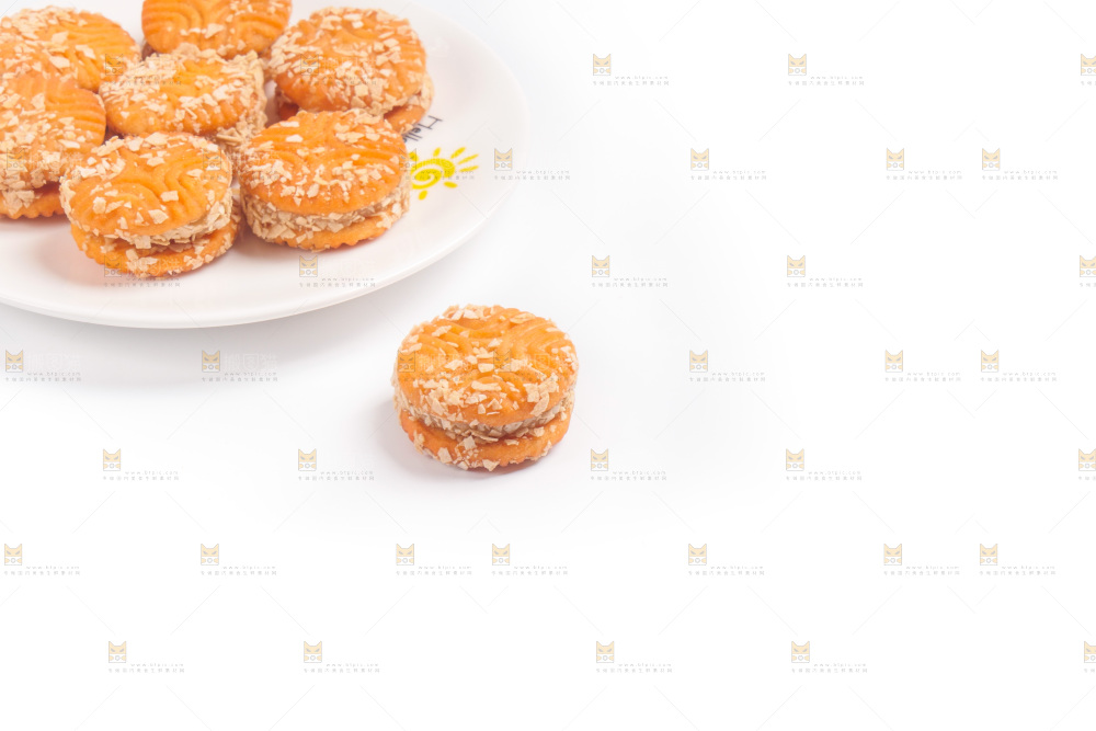 白底上的饼干