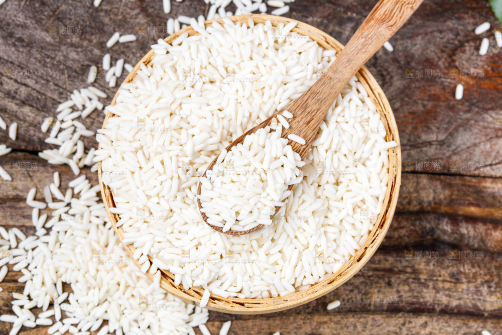 木底上放着一碗长糯米