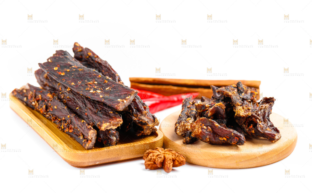 白底上的牛肉条