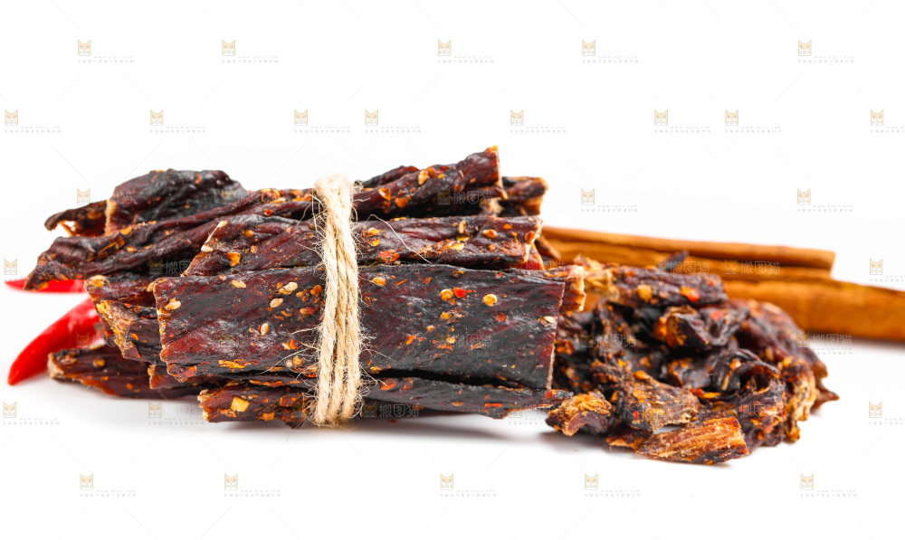 白底上的牛肉条