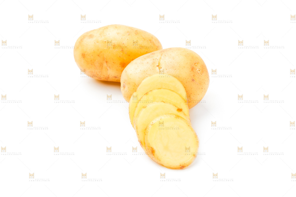 白底上放着云南黄心土豆