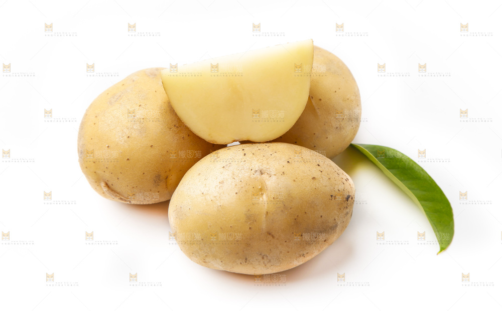 白底上放着黄心土豆