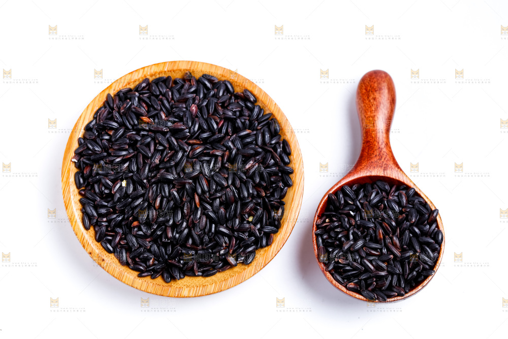 白底上的东北黑米