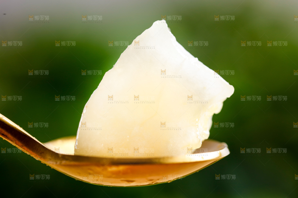 勺子里装着阎良甜瓜