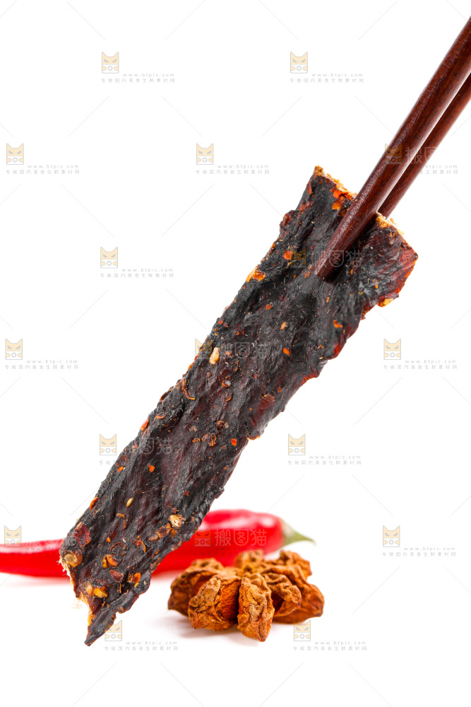 筷子夹着内蒙古牛肉干