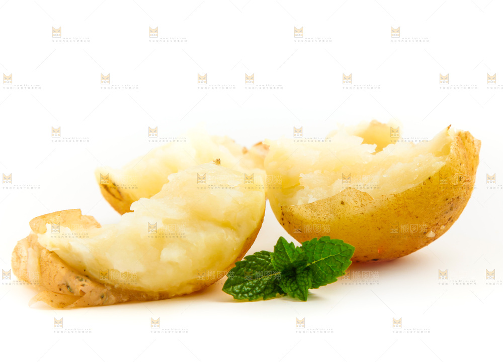 白底上放着云南黄心土豆