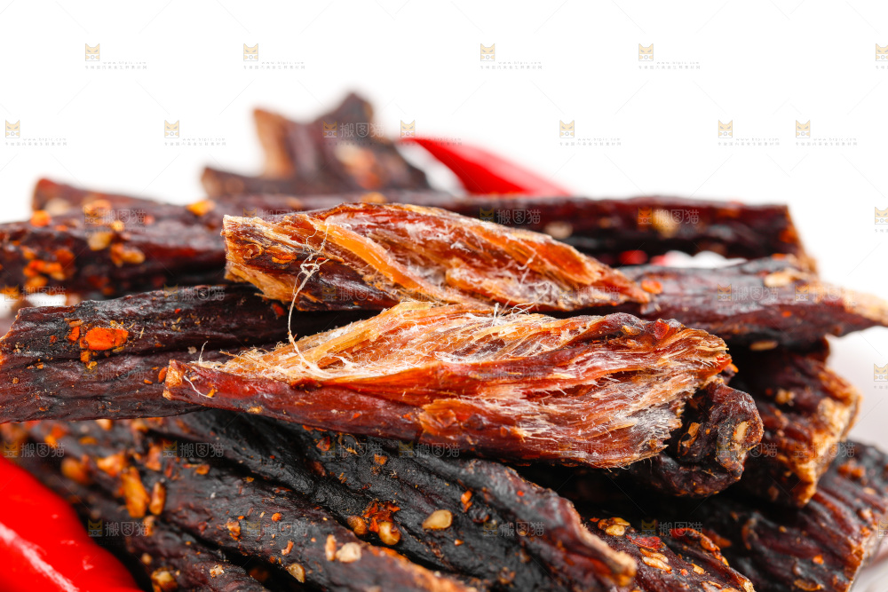 白底上的牛肉条