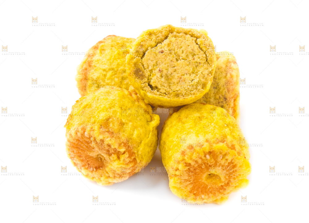 绿豆糕放在白底上