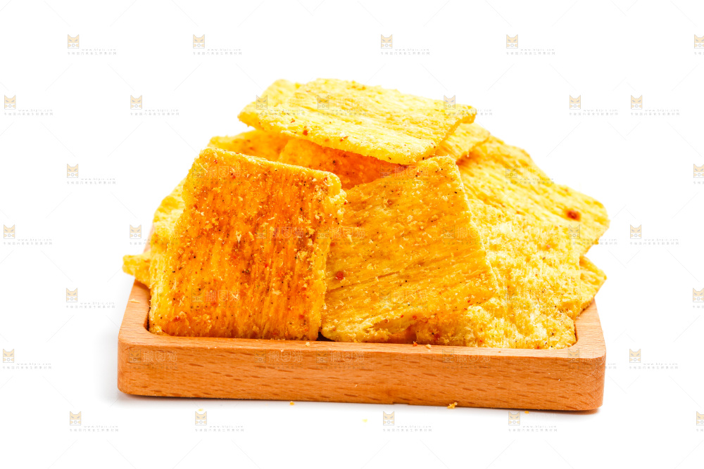 白底上放着麻辣锅巴