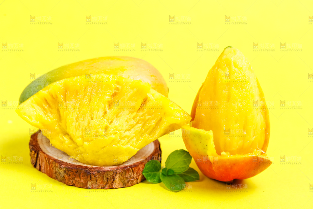 木板上放着海南贵妃芒