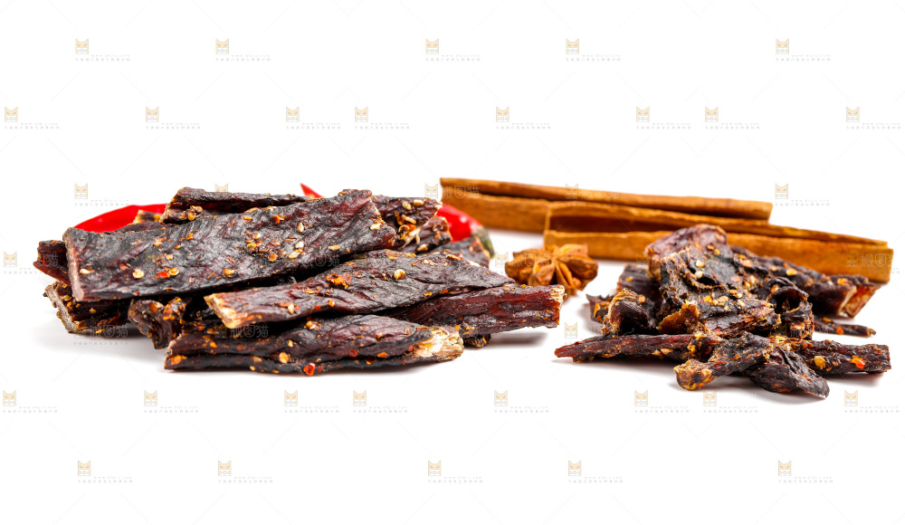 白底上的牛肉条
