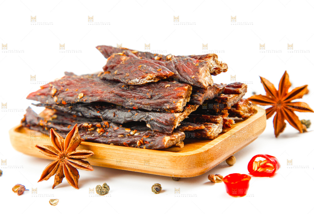 白底上放着一盘内蒙古牛肉干