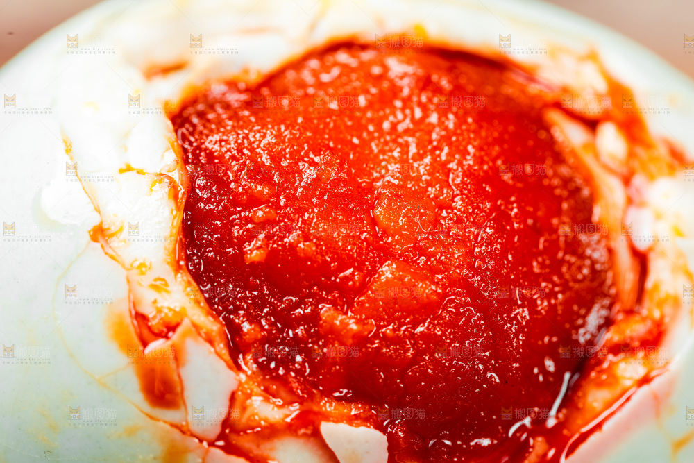 木底上的咸鸭蛋