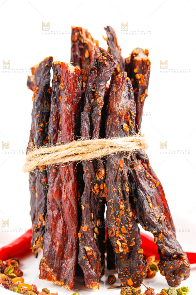 白底上的牛肉条
