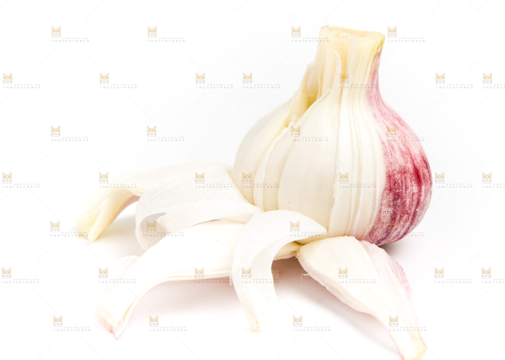 白底上的大蒜