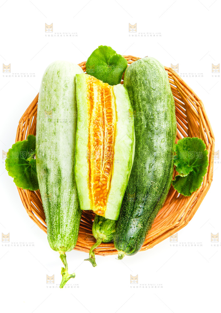 浅底上放着羊角蜜甜瓜