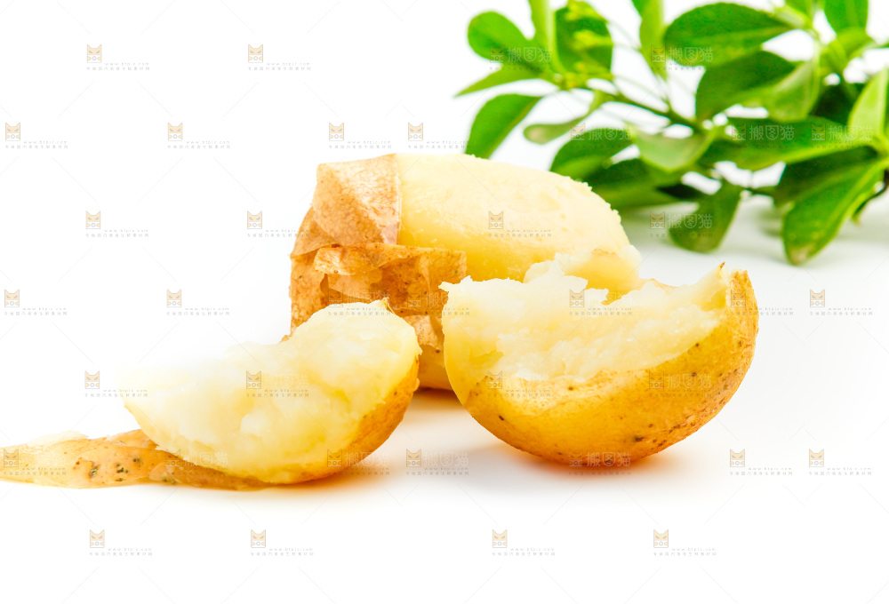 白底上放着云南黄心土豆