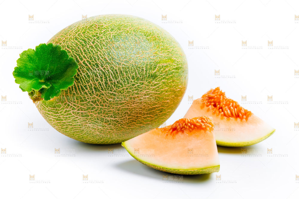 白底上放着新疆哈密瓜切块