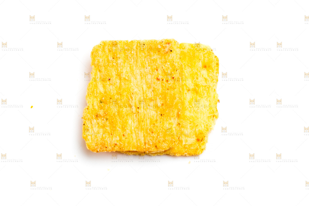 白底上放着麻辣锅巴