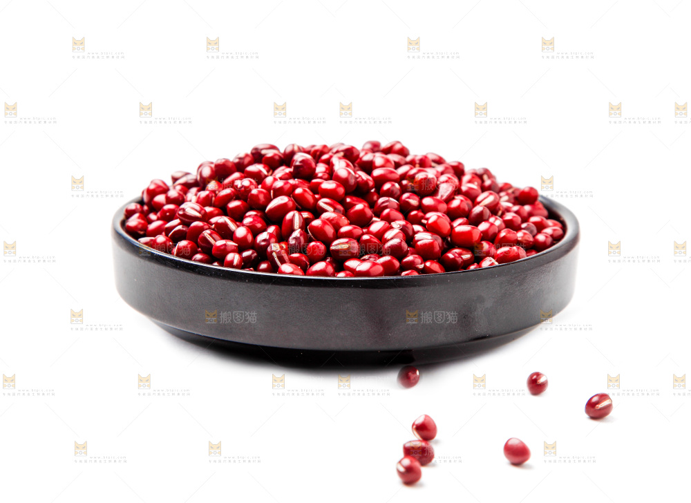 白底上放着一碗红豆