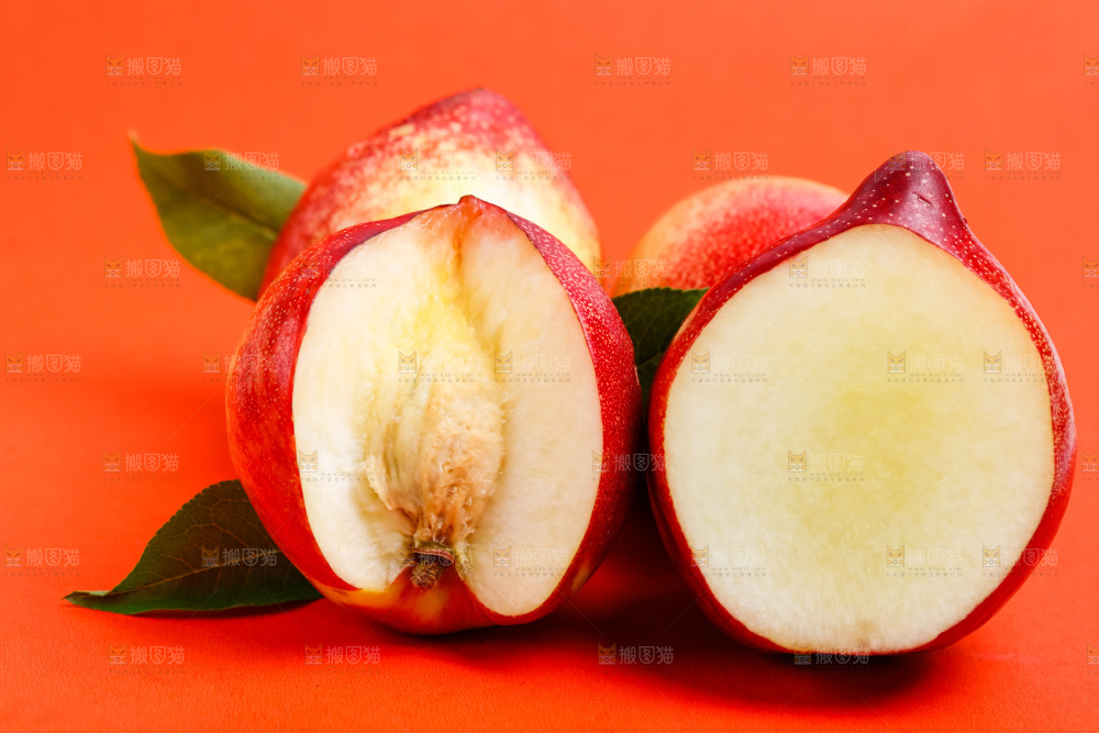 浅底上的白心油桃