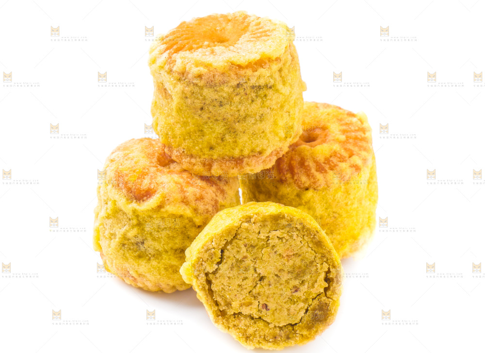 绿豆糕放在白底上