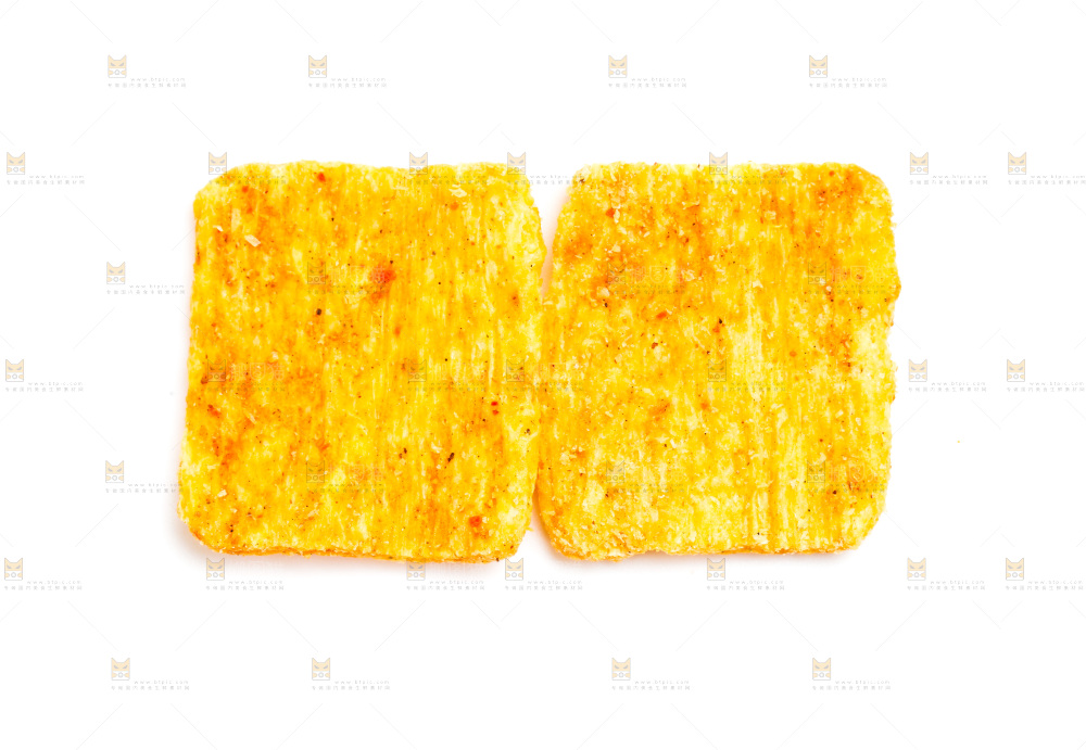 白底上放着麻辣锅巴