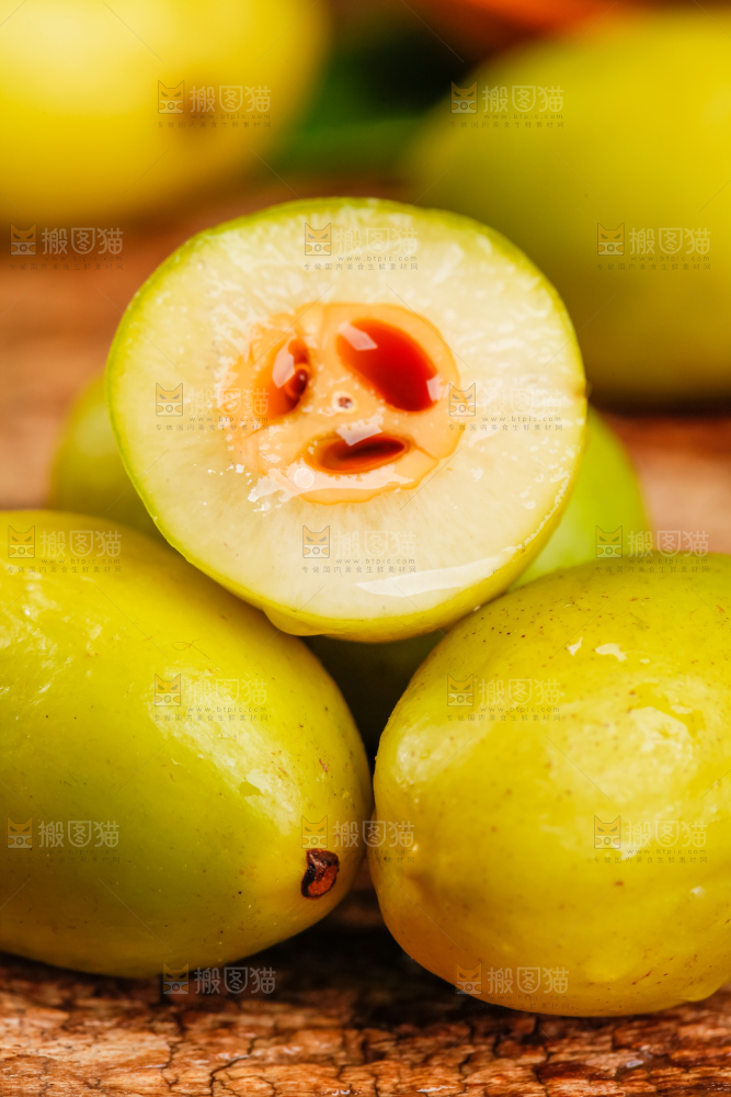 深底上的甘草橄榄