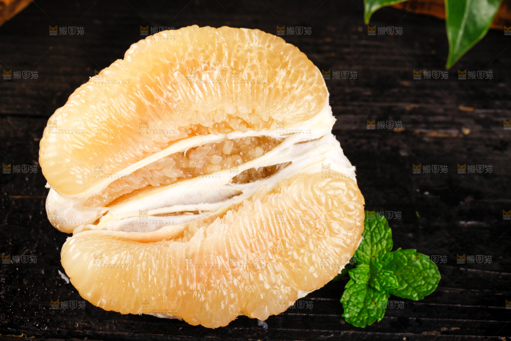 深底上的文旦蜜柚