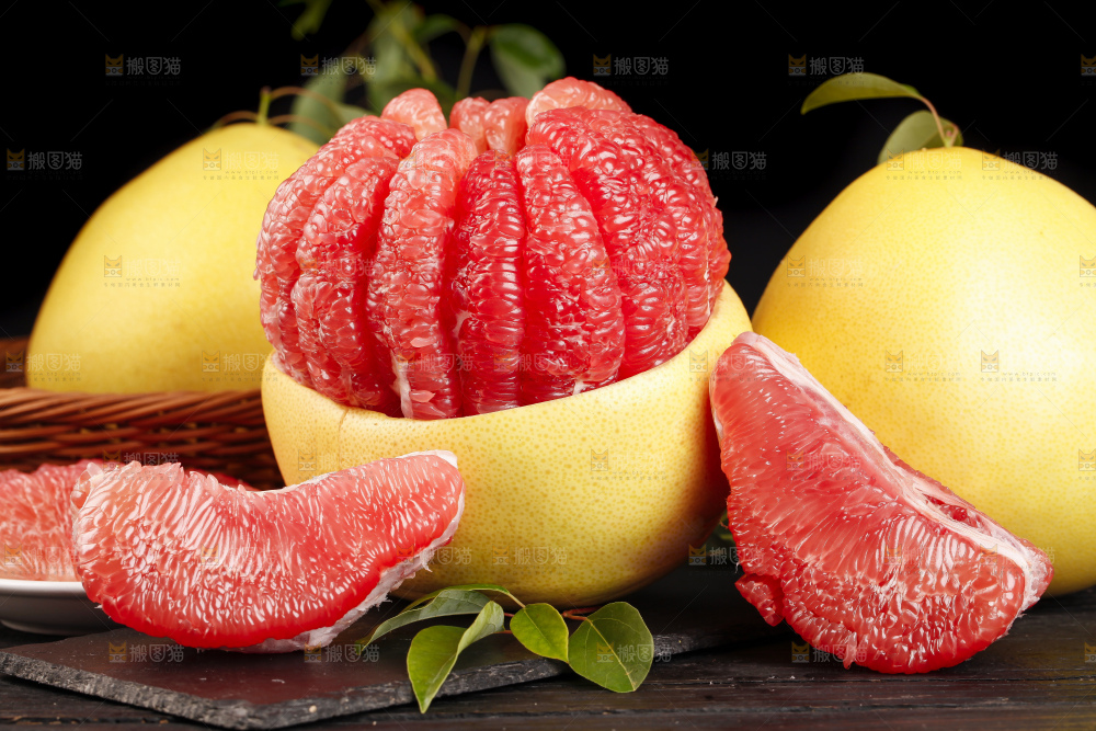 深底上的福建红心蜜柚