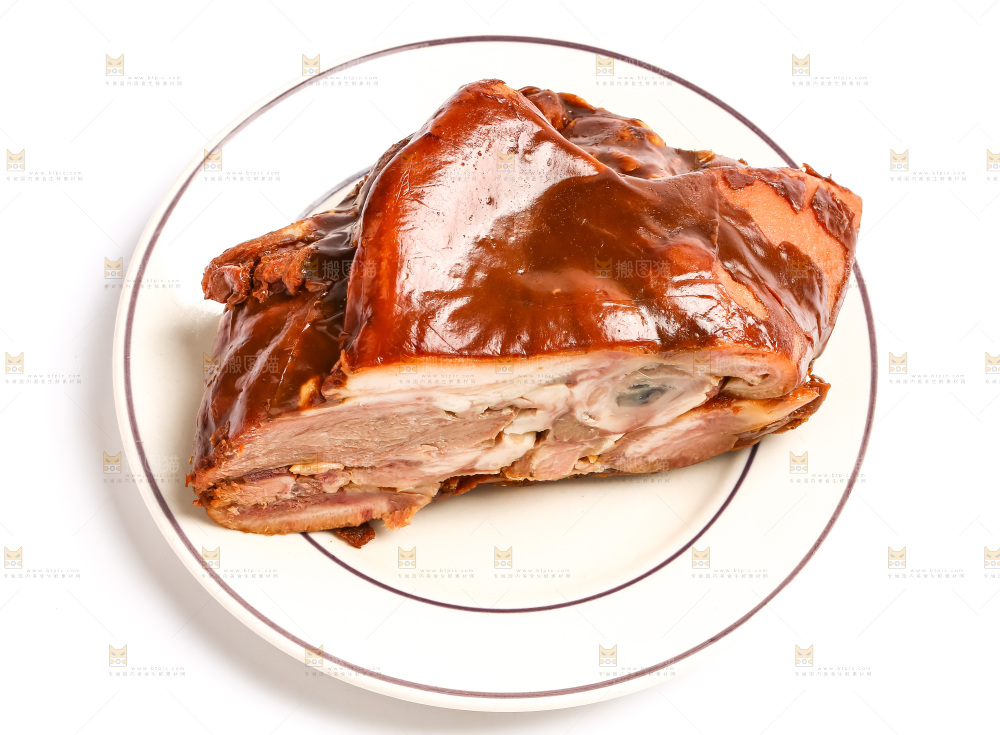 盘子里装着卤肉