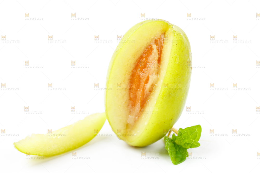 浅底上摆放着福建橄榄