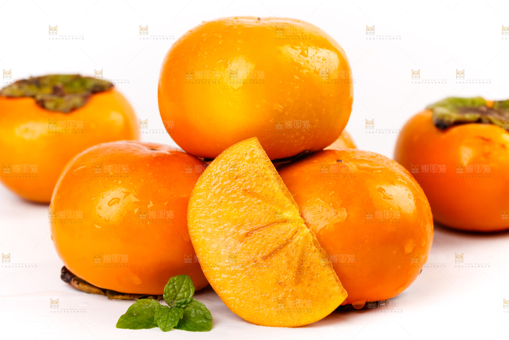 白底上一堆巧克力柿子