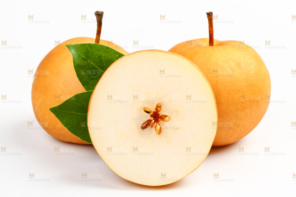 白底上摆放着山东丰水梨