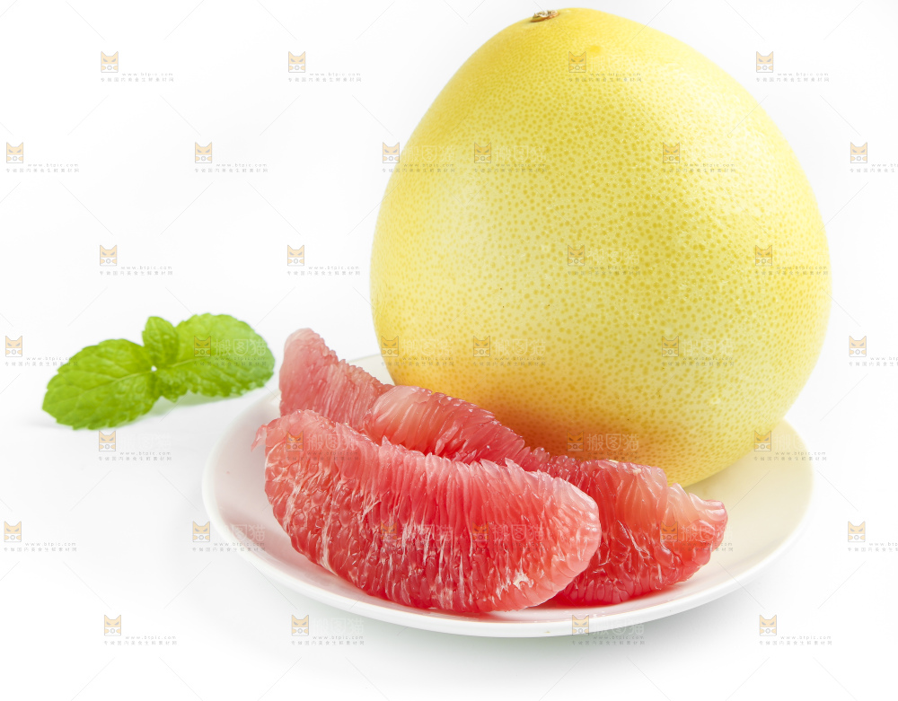 盘子里的柚子果肉