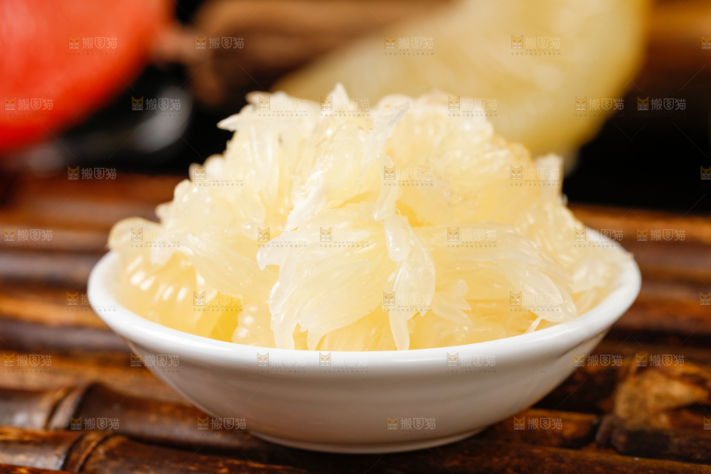 深底上的白心柚子