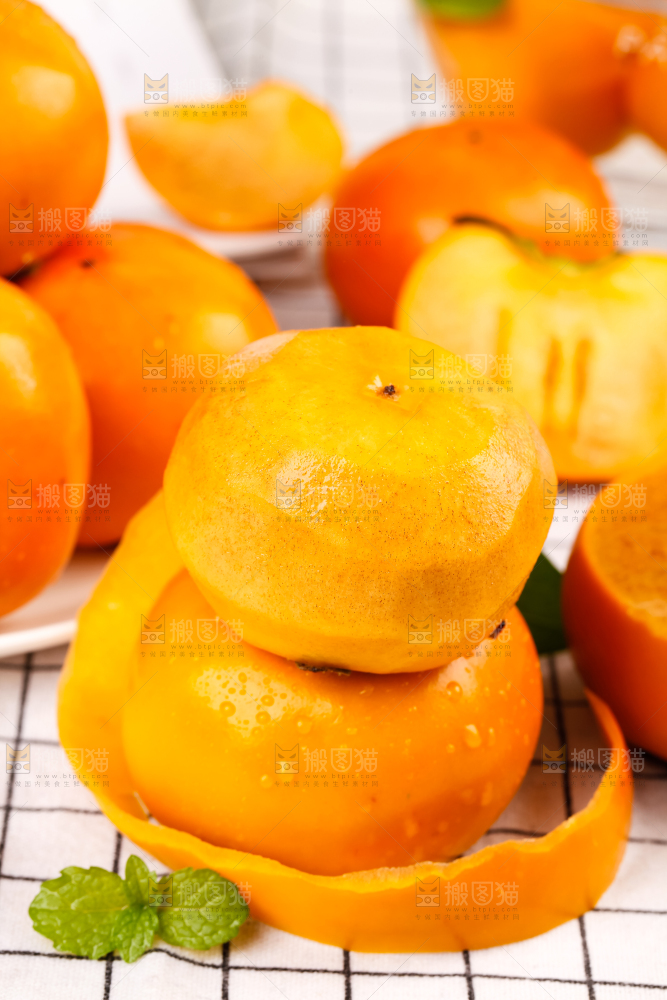 格子底上的硬柿子