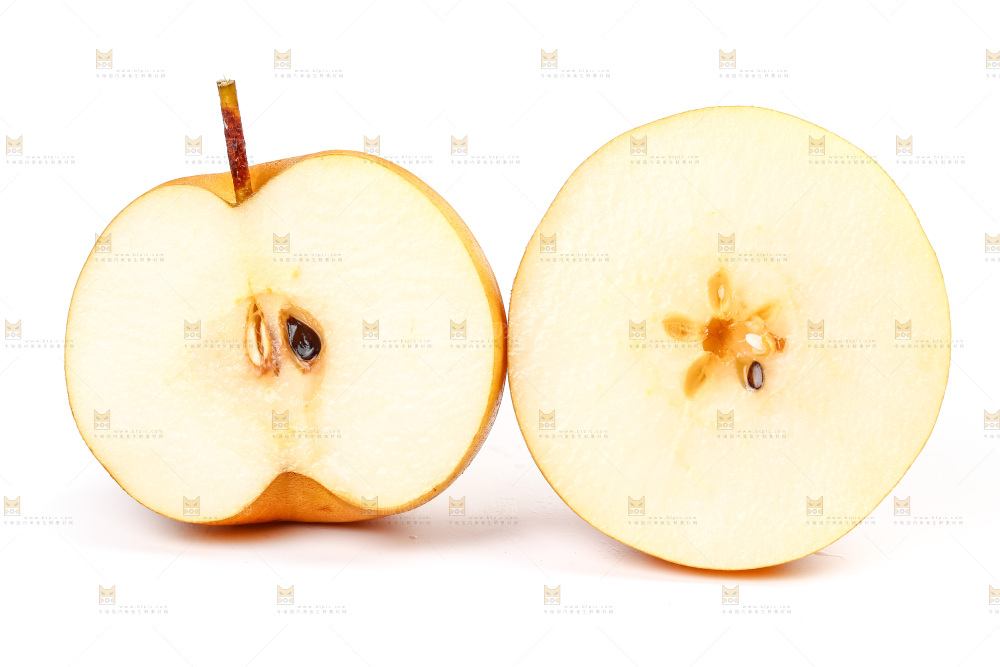 白底上摆放着山东丰水梨