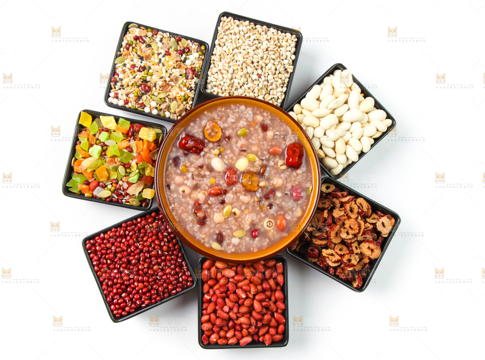 白底上的八宝粥和八宝粥食材