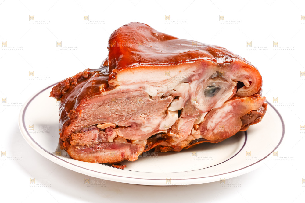 盘子里装着卤肉