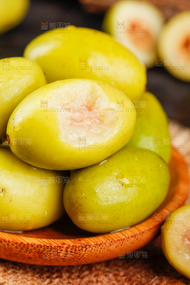 深底上的福建橄榄