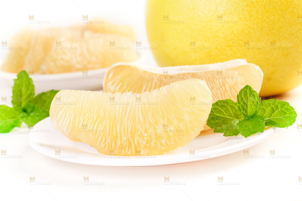 白底上的白肉蜜柚