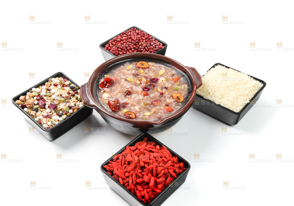 白底上的八宝粥食材和八宝粥