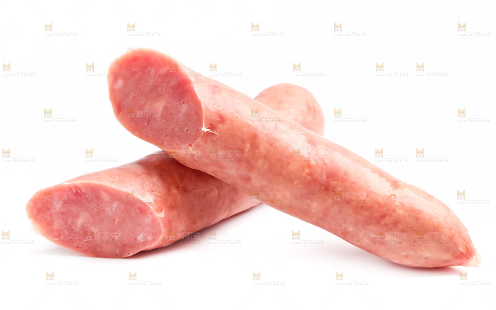 白底上摆放着肉肠