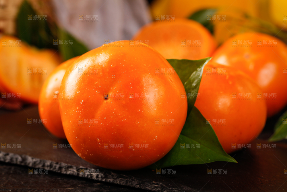 黑石板上的陕西脆柿子