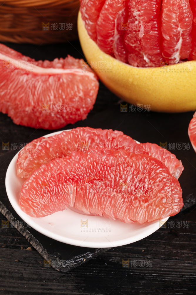 深底上的福建红心蜜柚