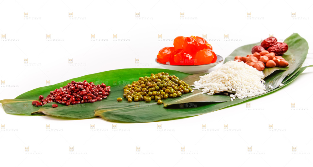 白底上的粽子食材